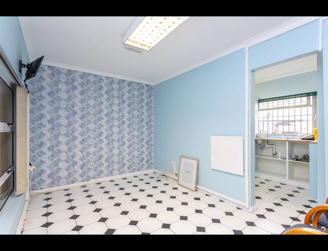 160M² OFFICE TO LET IN MOWBRAY